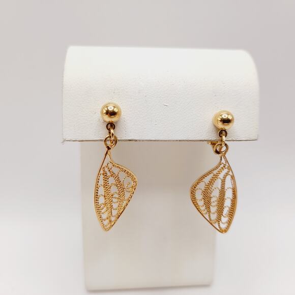 Vintage Crown Trifari Gold Tone Filigree Clip Earrings Dangle Drop Signed - Picture 3 of 11